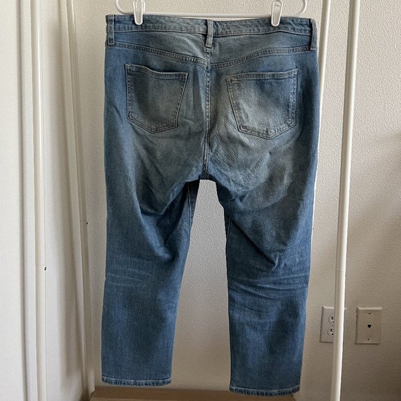 Universal Thread Mid Rise Mid Light Wash Cropped Jeans - Picture 2 of 5